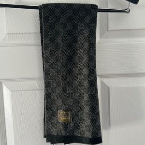 Louis Vuitton checkerboard print 100% wool scarf